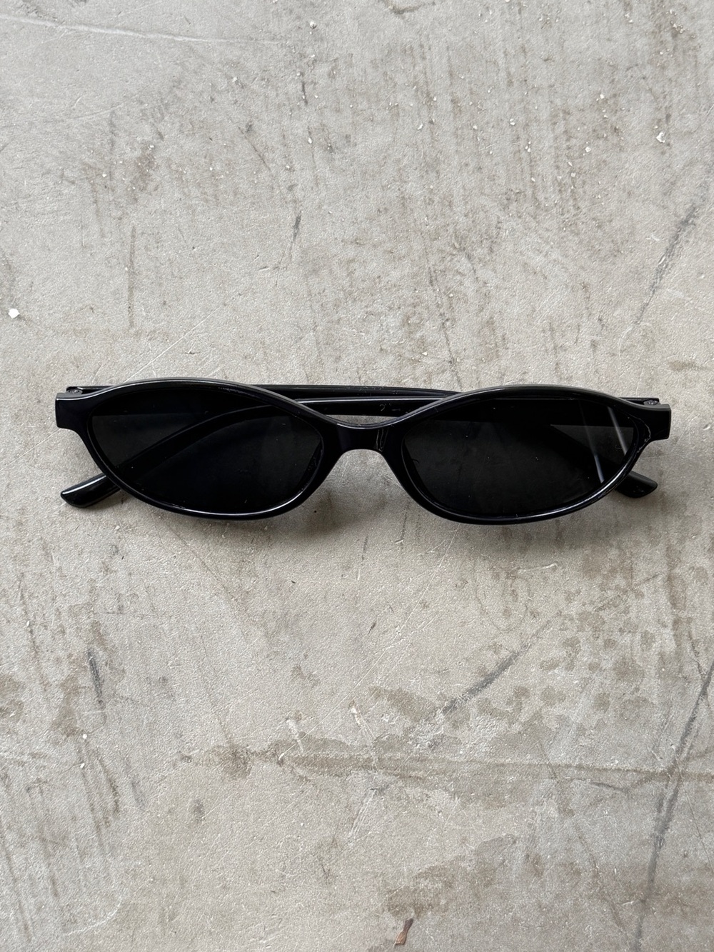 Men's Black Narrow Cat-Eye Sunglasses - Classic Minimal Style